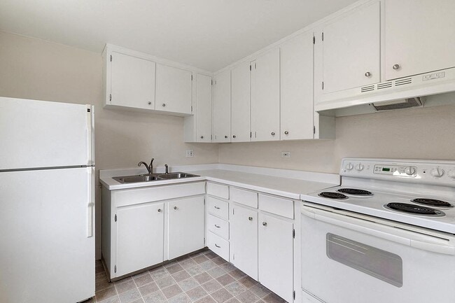 Building Photo - Stratford Apartments