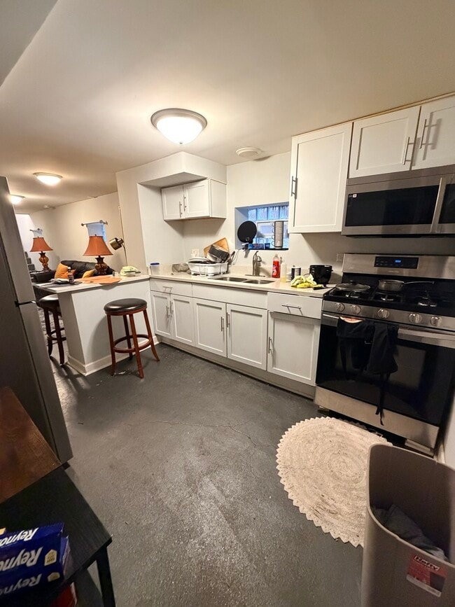 Building Photo - 1822 N Luna Ave