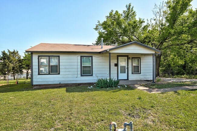 Building Photo - Cute Remodeled 2 Bed 1 Bath Home in OKC! *...