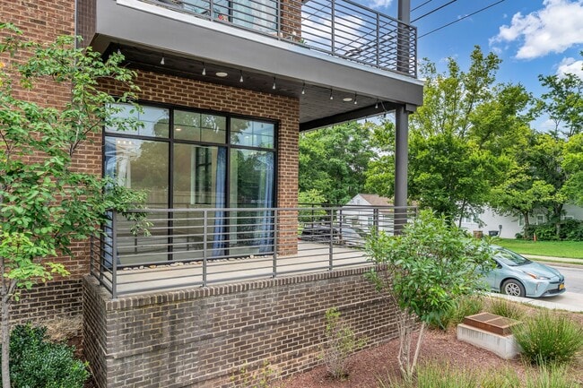 Building Photo - 1403 Martin St