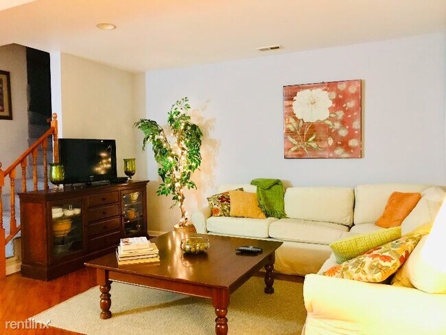 Building Photo - 2726 W Thomas St