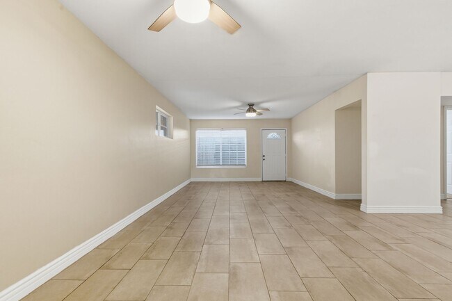 Foto del edificio - 1901 N 48th Pl