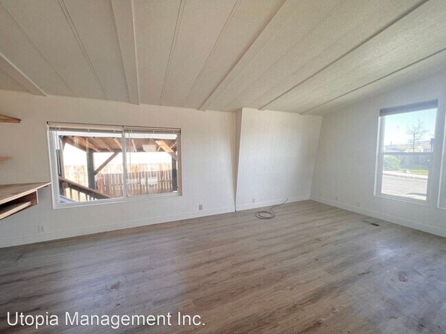 Building Photo - 2 br, 2 bath House - 1420 NW Breann Loop