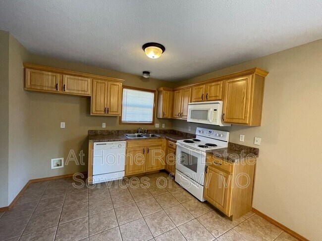 Building Photo - 2618 W Colton Ave