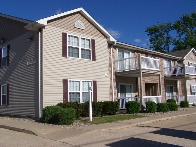 exterior elevation - 202 E Crockett St