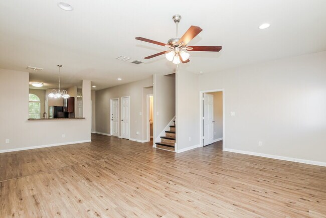 Foto del edificio - 420 Sapphire Ln