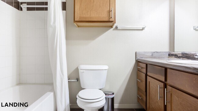 Foto del edificio - 701 W 101st Pl S