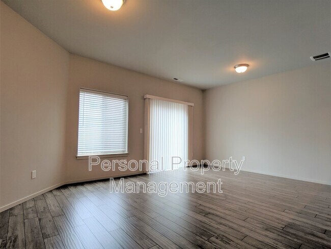 Foto del edificio - 1323 NE 83rd Dr