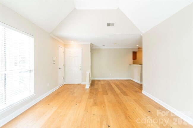 Building Photo - 2516 Cranbrook Ln