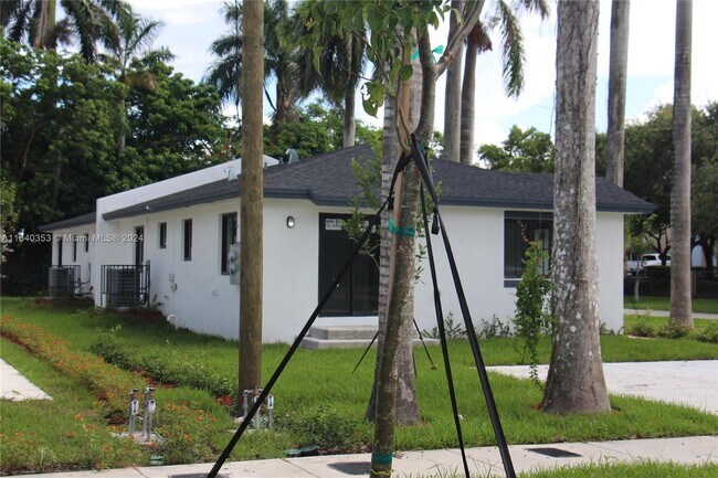 Foto del edificio - 250 SW 2nd Ave