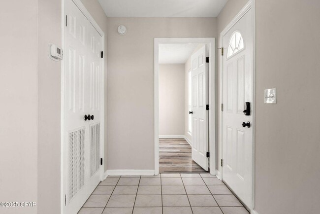 Foto del edificio - Beautiful Home w/ Modern Upgrades on Half an Acre – Ideal for Long-Term Rental!