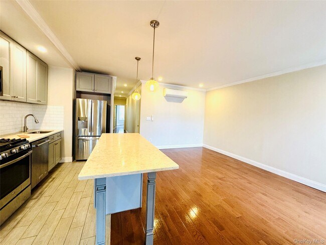 Foto del edificio - 71-20 66th Pl