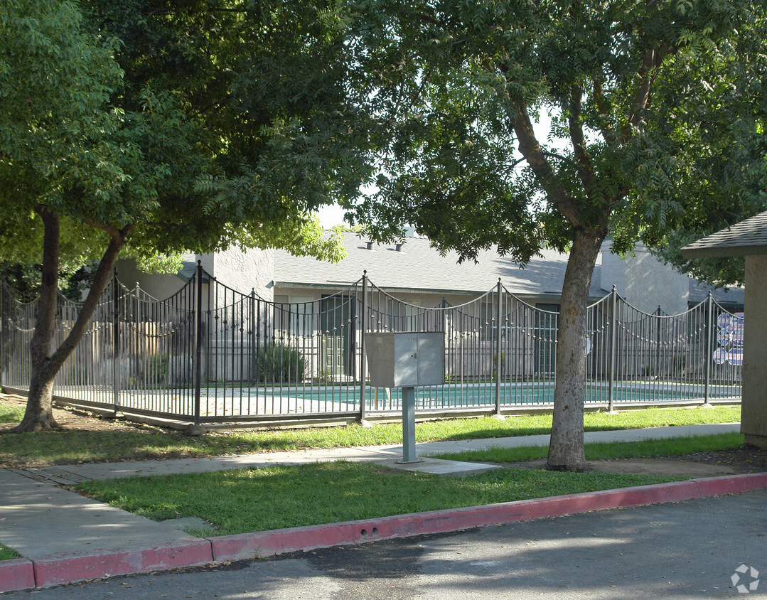 Building Photo - Sunrise Apartments