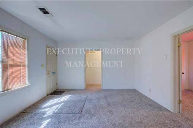 Building Photo - 859 W 21st St