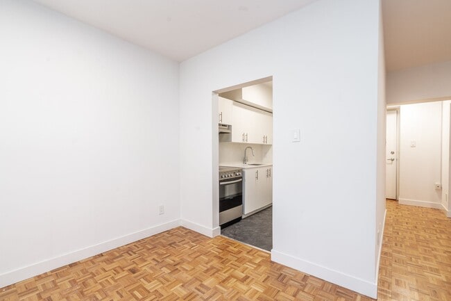 Building Photo - 36 Castle Frank Rd