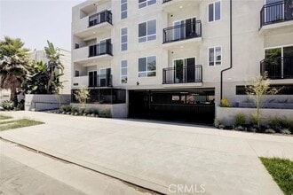 Building Photo - 14810 Delano St