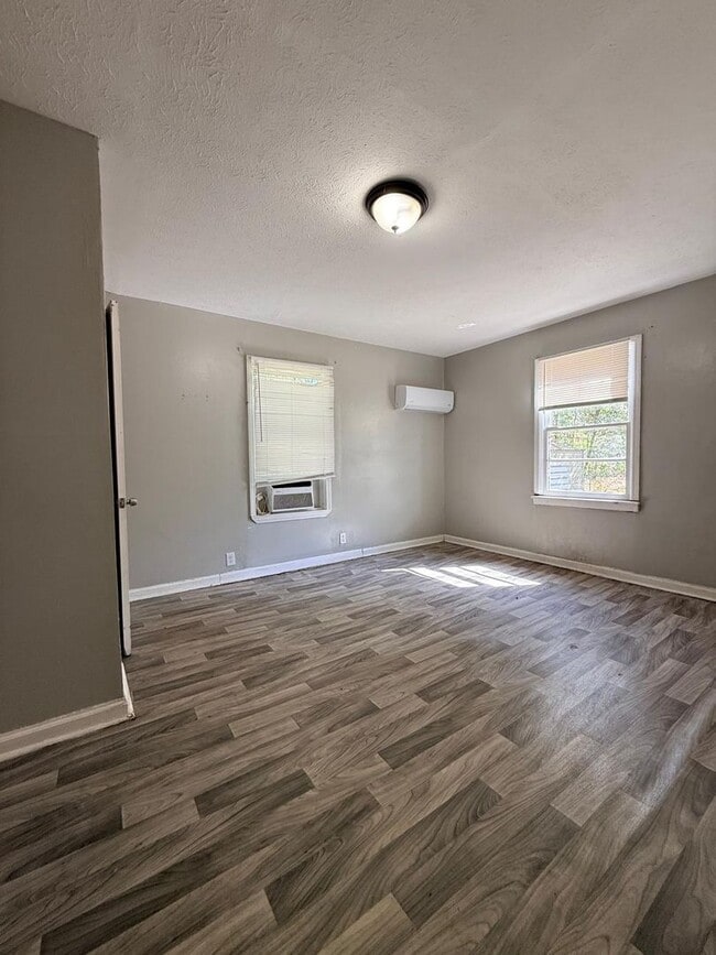 Foto del edificio - For Rent – 3 Bedroom / 1 Bathroom Home