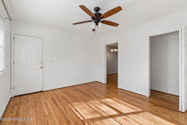 Building Photo - 828 Acosta St