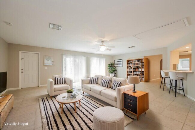Foto del edificio - 2414 Davis Blvd