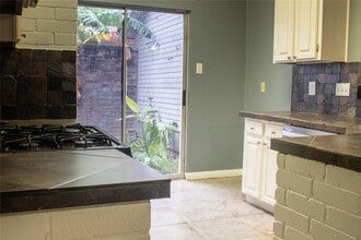 Building Photo - 13106 Hollowcreek Park Dr