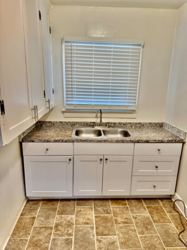 Building Photo - 600 E Garfield Ave