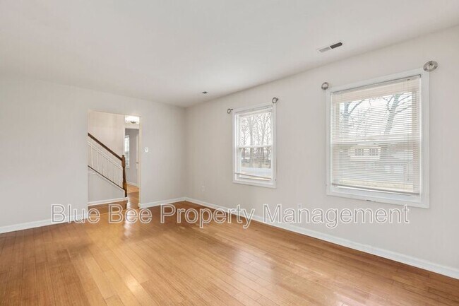 Building Photo - 7032 Battlefield Green Dr