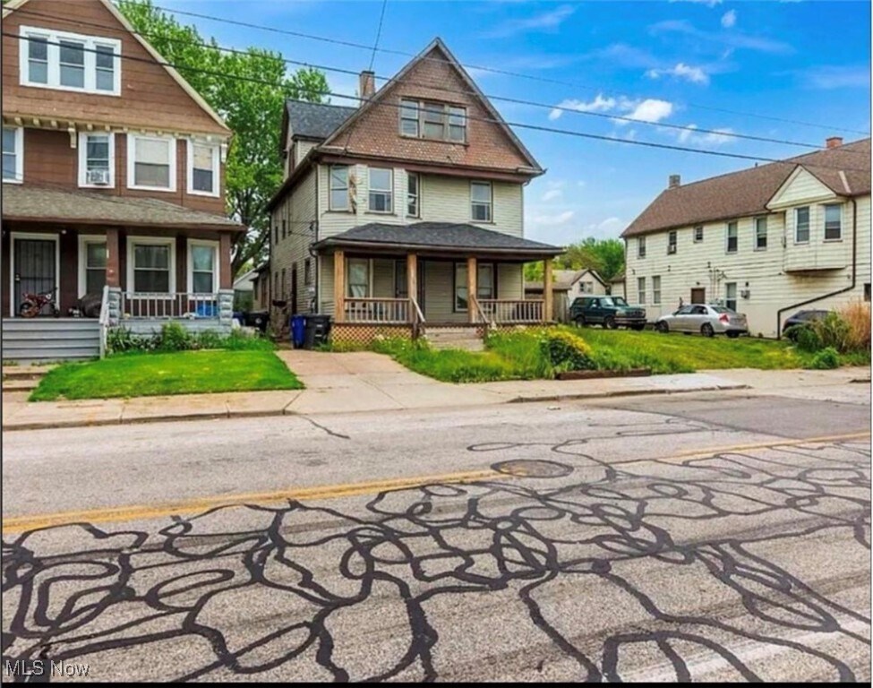 3635 E 49th St Cleveland, OH 44105 – photo 1