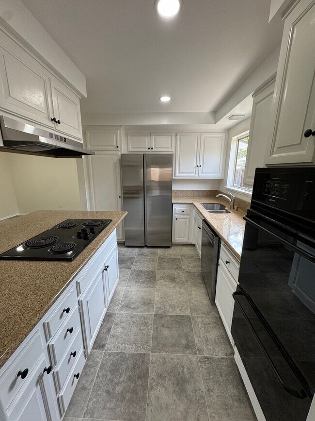Building Photo - Bright and Updated Camarillo Home with Fireplace and Outdoor Living