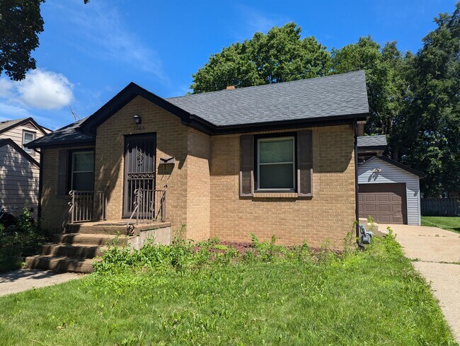 Foto del edificio - 2403 Custer Ave