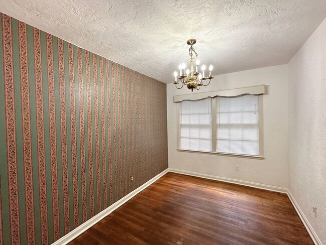 Building Photo - 3 Bedroom, 3 Bath House in Hibiscus Park -...