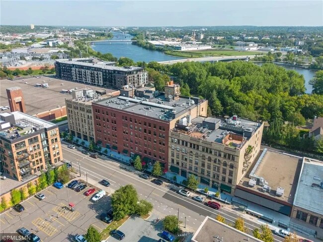 Vista de la calle - Frente - 708 N 1st St