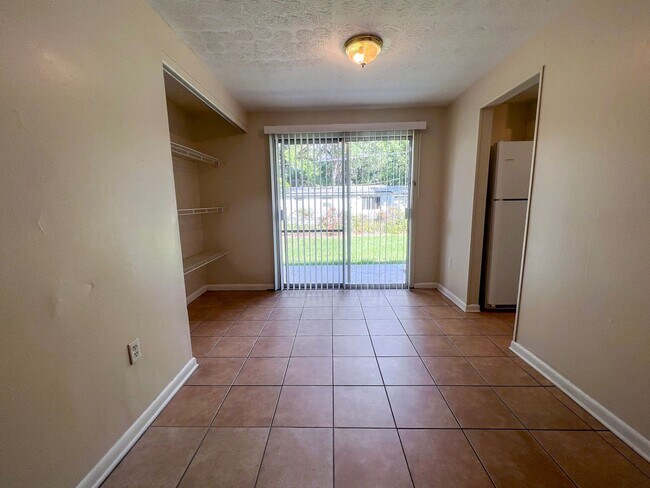 Foto del edificio - 3/2 House Near UF - Available mid-July 2026!