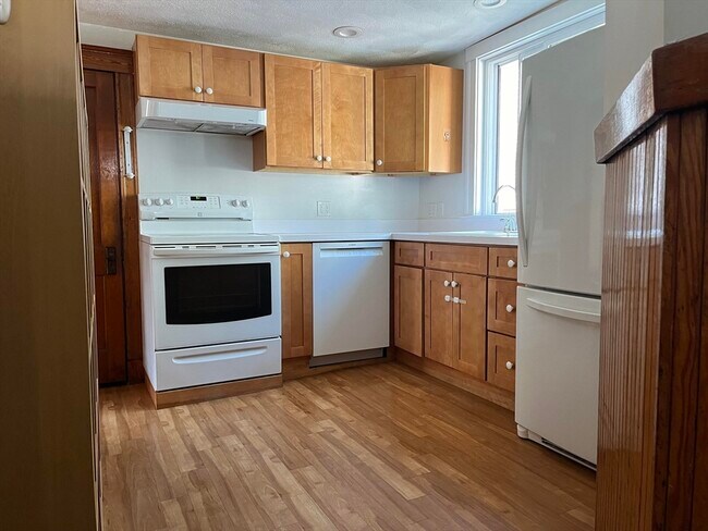 Building Photo - 15 Quimby St