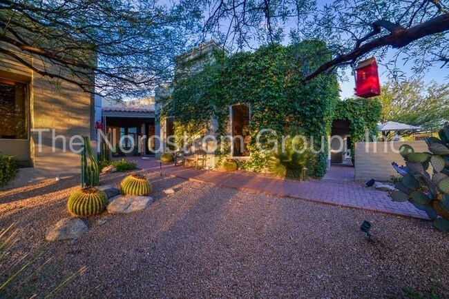 Building Photo - 5300 N Hacienda del Sol Rd
