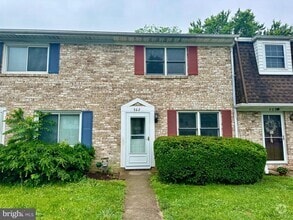 Building Photo - 302 Hills Dr