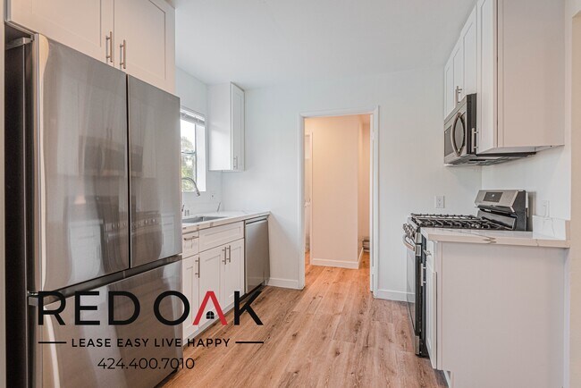 Foto del edificio - ~NOW PRE-LEASING~ Newly Updated, Stunning ...