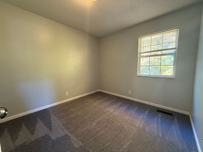 Building Photo - Beautiful Brick Home in Antioch - Fenced in Yard