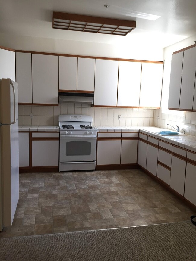 Kitchen - 433 31st Ave