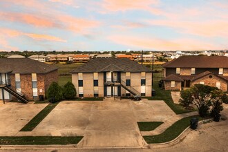 Building Photo - 1105 Horizon Dr