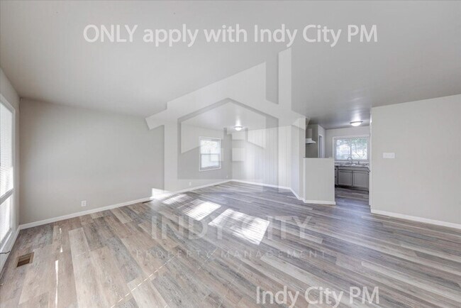 Building Photo - 3118 N Richardt Ave