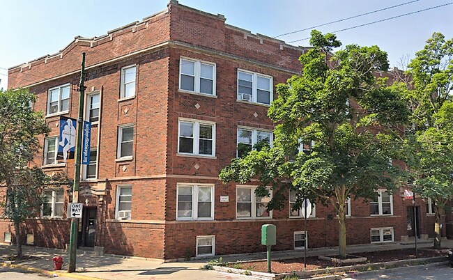 Building Photo - 1243 W Byron St