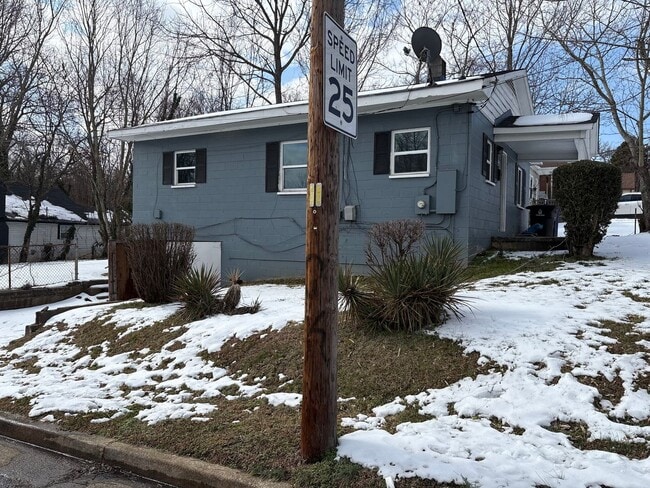 Foto del edificio - 2 bedroom, 1 bathroom home available in Winston-Salem!