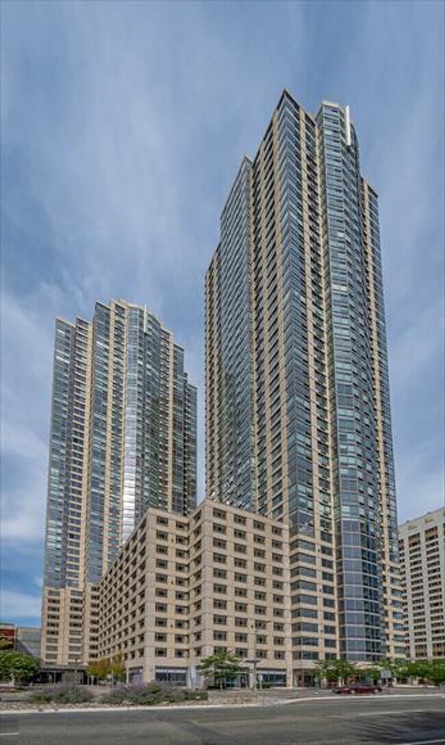 Foto del edificio - 48 Washington Blvd