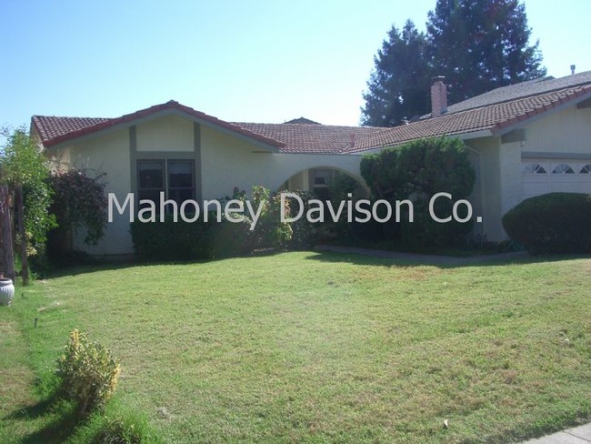 Building Photo - 167 Firethorn Dr