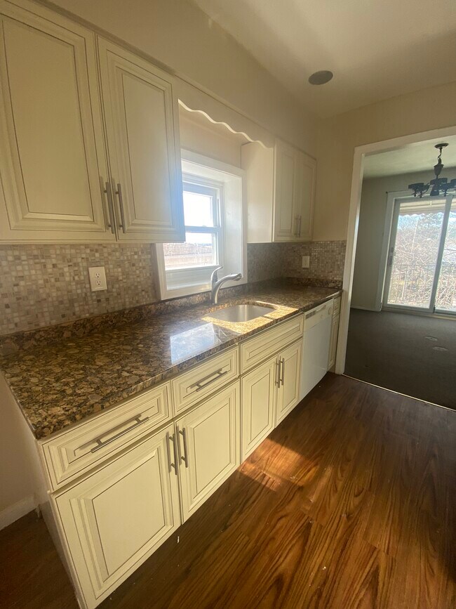 Building Photo - 10 Paerdegat 7th St