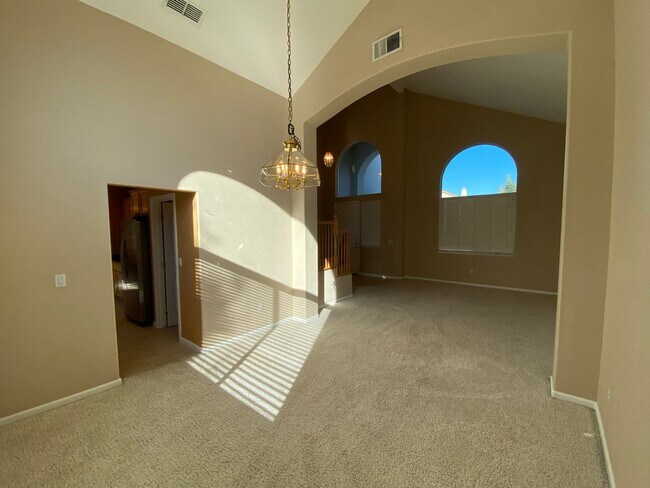 Building Photo - Large Exquisite Home in Highly Sought Afte...