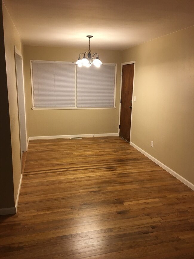 Building Photo - 1423 Notre Dame Rd