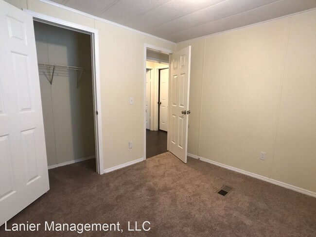 Foto del edificio - 3 br, 2 bath House - 150 Maple Dr