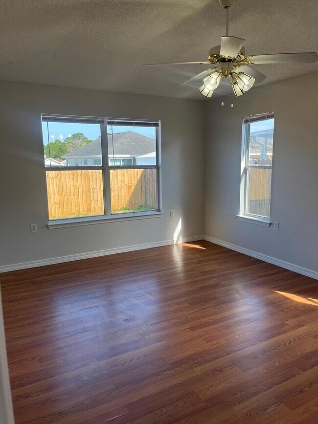 Foto del edificio - 5574 Huntleigh Pl