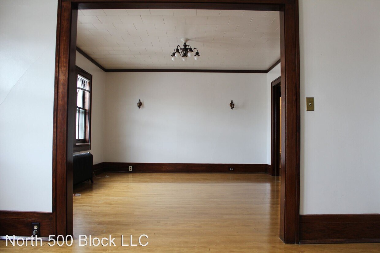 Primary Photo - Studio, 1 bath Apartment - 516 1/2 Broadway